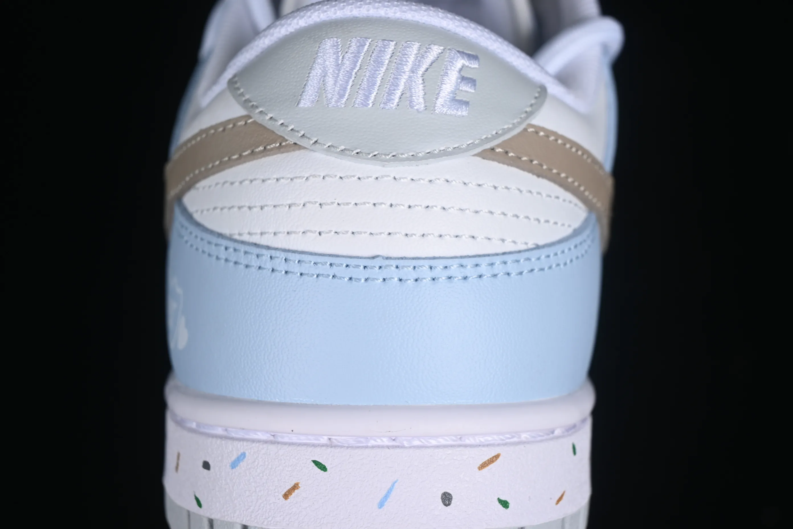 All categories Nk SB Dunk series Nk SB Dunk Low low-top sneakers Nk Dunk Pure "Platinum" Little Bear Story White Blue Brown Simple and versatile SB strap low-top casual sneakers DV0831-101